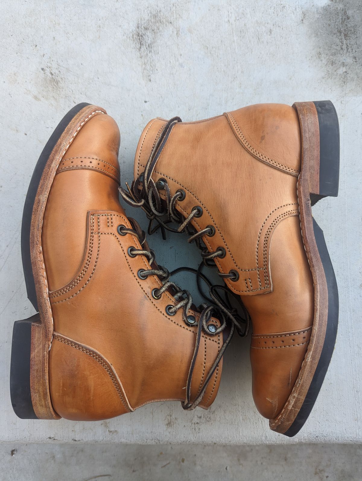 Photo by FoolinBoots on November 2, 2022 of the Truman Service Boot in Natural Horse Rump.