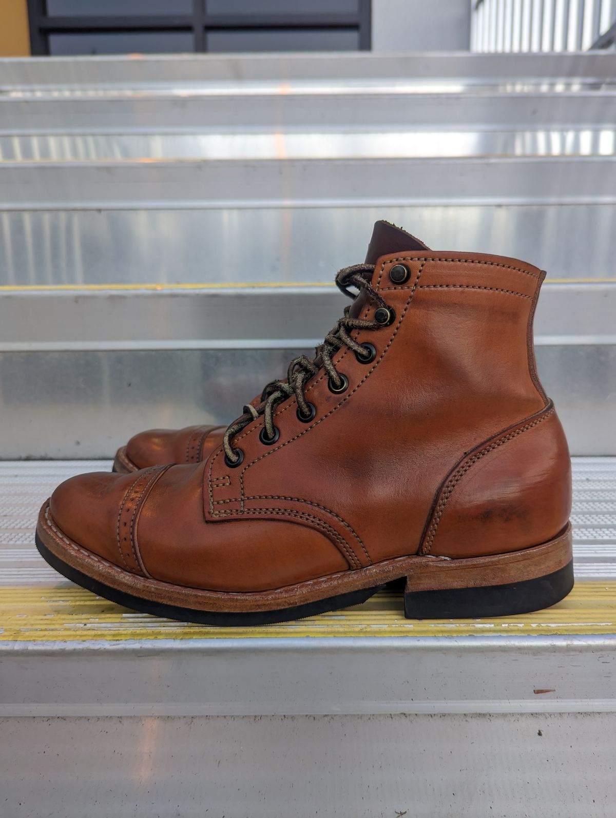 Photo by FoolinBoots on January 6, 2023 of the Truman Service Boot in Natural Horse Rump.