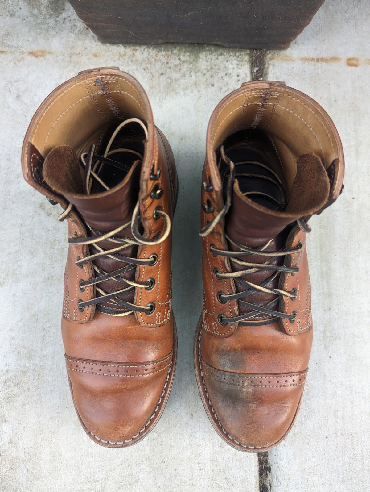 Photo by FoolinBoots on April 6, 2023 of the Truman Service Boot in Natural Horse Rump.