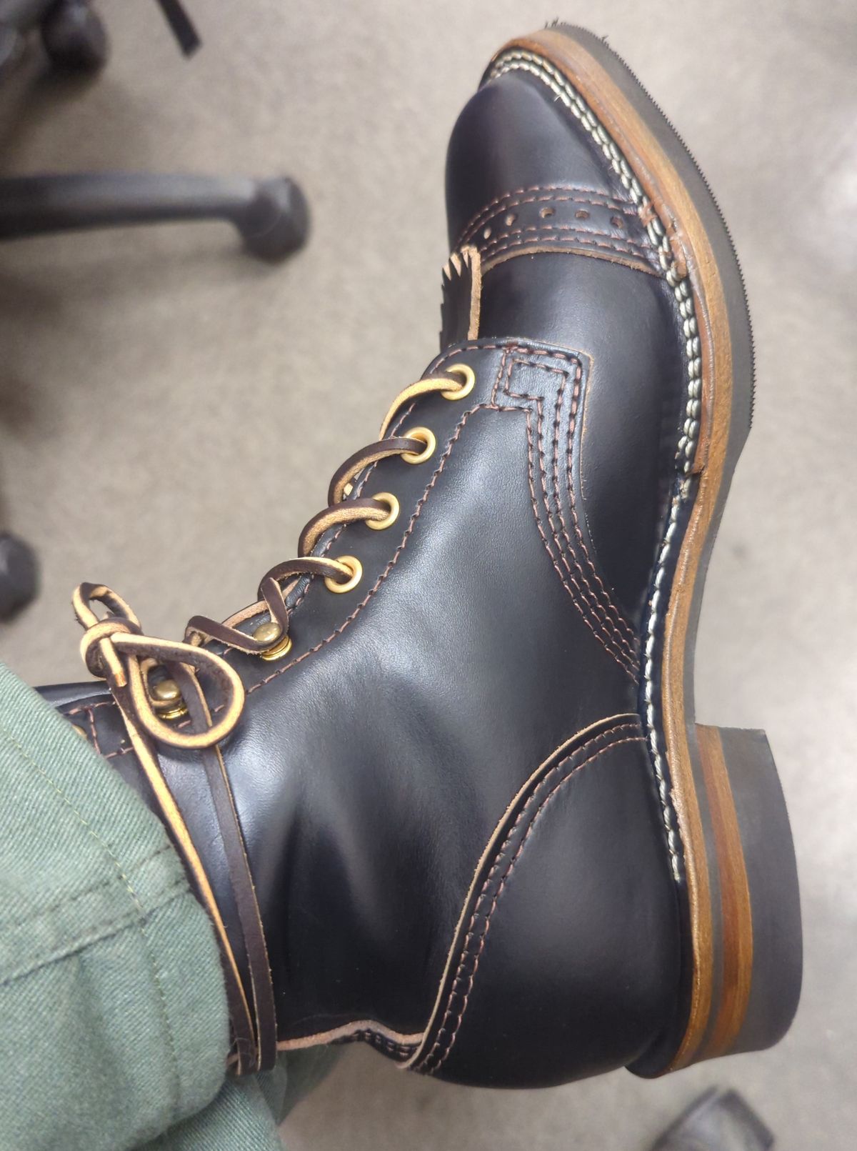 Photo by FoolinBoots on July 27, 2023 of the Wesco Hendrik in Maryam Black Teacore Horsebutt.