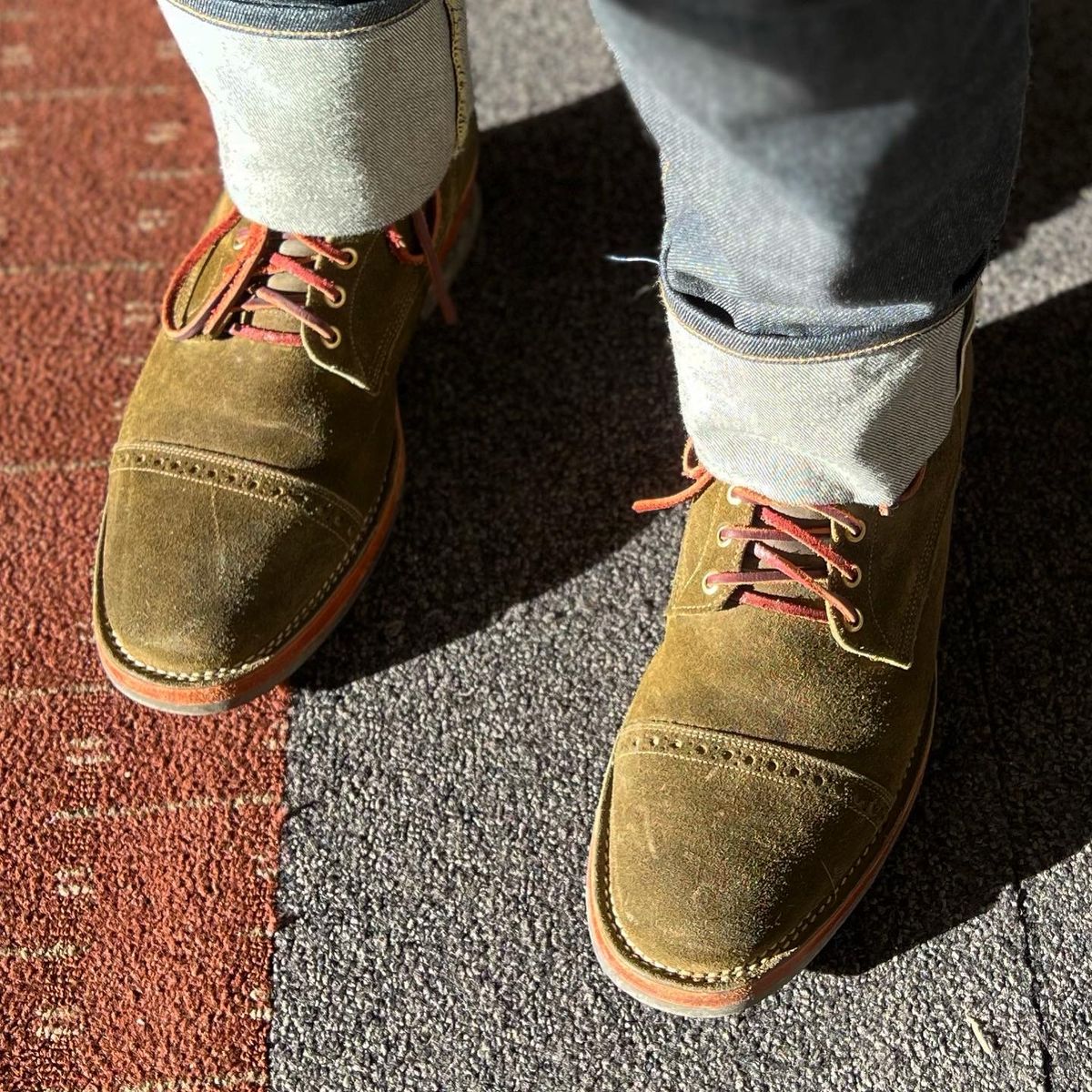 Photo by bootsrhymesandlife on January 2, 2023 of the Jakkrabbits Logger Boot in Horween Olive Chamoi Roughout.