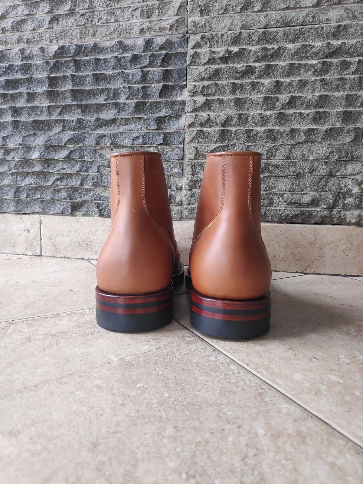 Photo by holandenim on October 2, 2022 of the Sagara Legant in Indonesian Java Brown Pull Up.