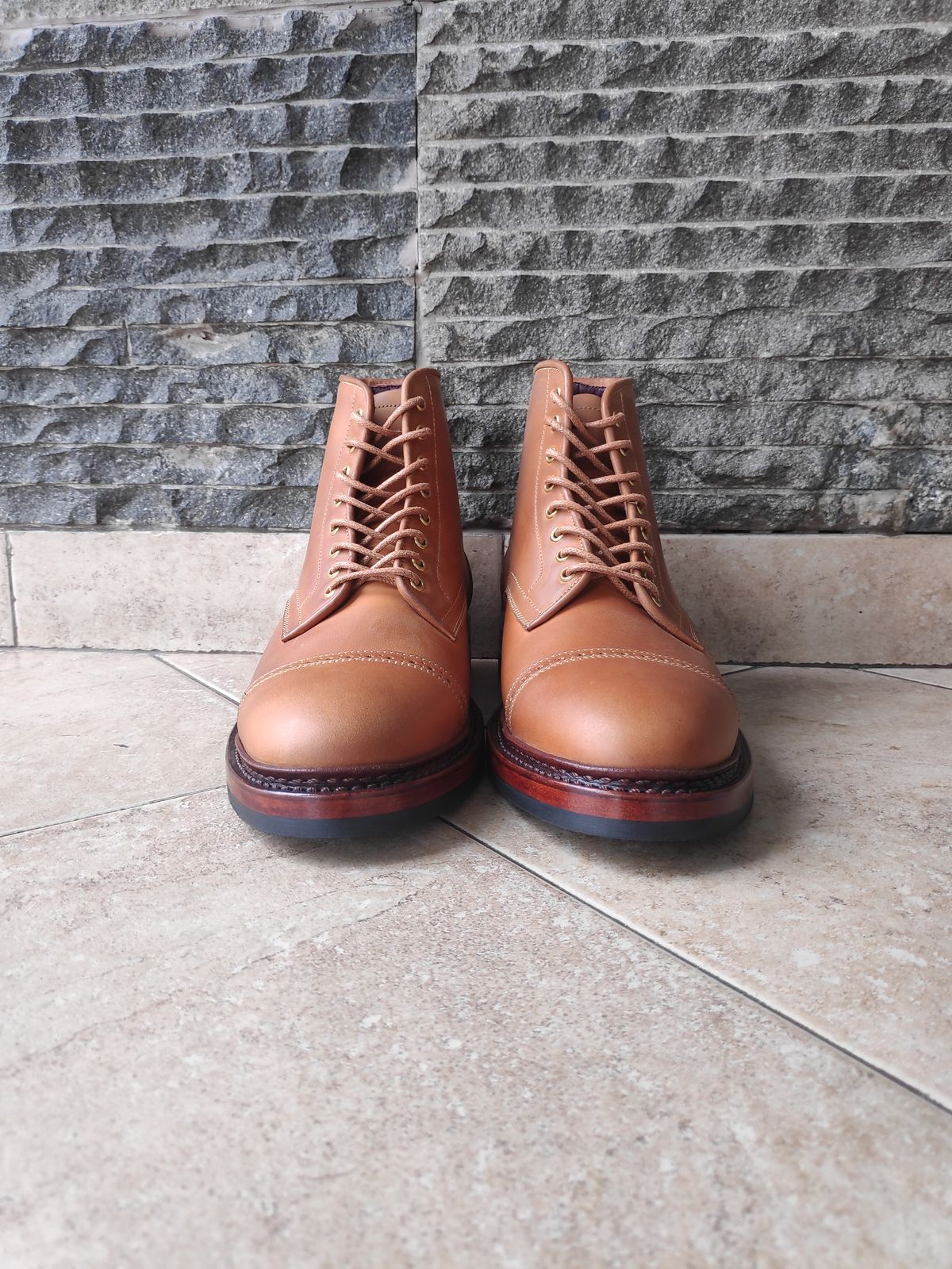 Photo by holandenim on October 2, 2022 of the Sagara Legant in Indonesian Java Brown Pull Up.