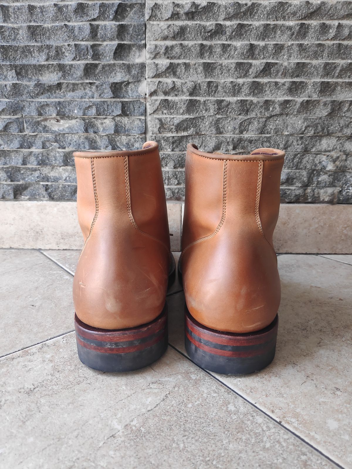 Photo by holandenim on November 5, 2022 of the Sagara Legant in Indonesian Java Brown Pull Up.