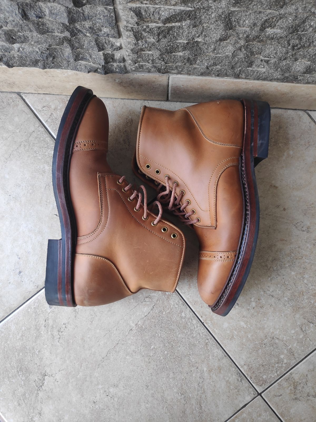 Photo by holandenim on November 5, 2022 of the Sagara Legant in Indonesian Java Brown Pull Up.
