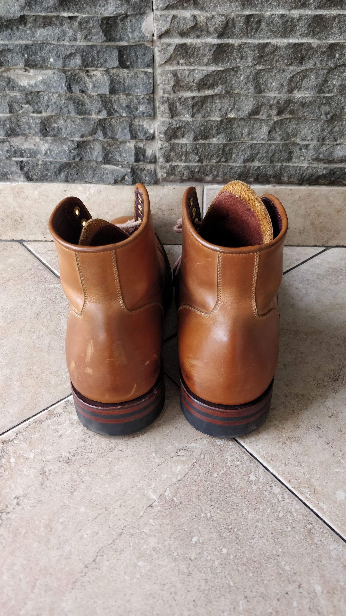 Photo by holandenim on December 5, 2022 of the Sagara Legant in Indonesian Java Brown Pull Up.