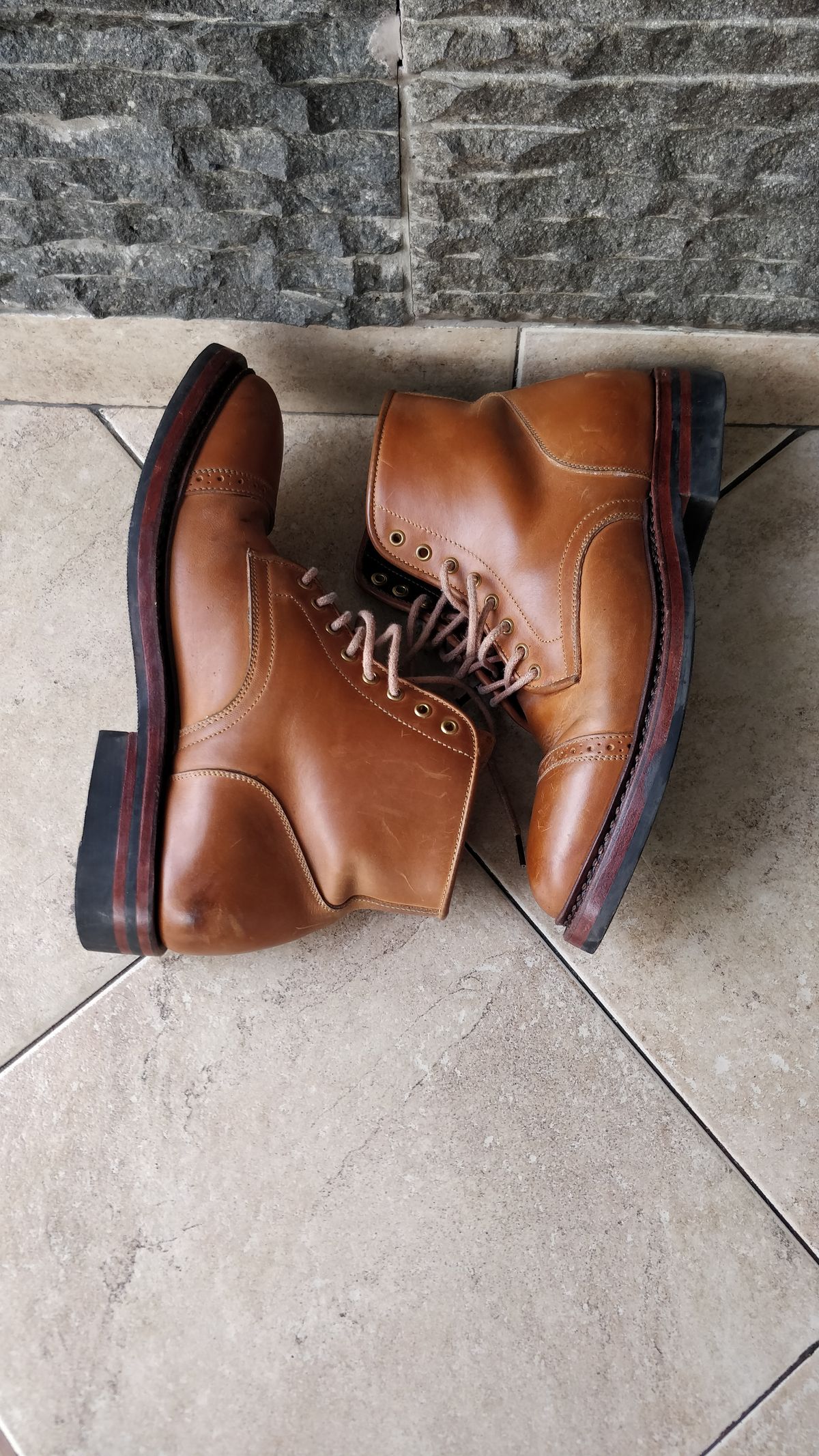 Photo by holandenim on December 5, 2022 of the Sagara Legant in Indonesian Java Brown Pull Up.