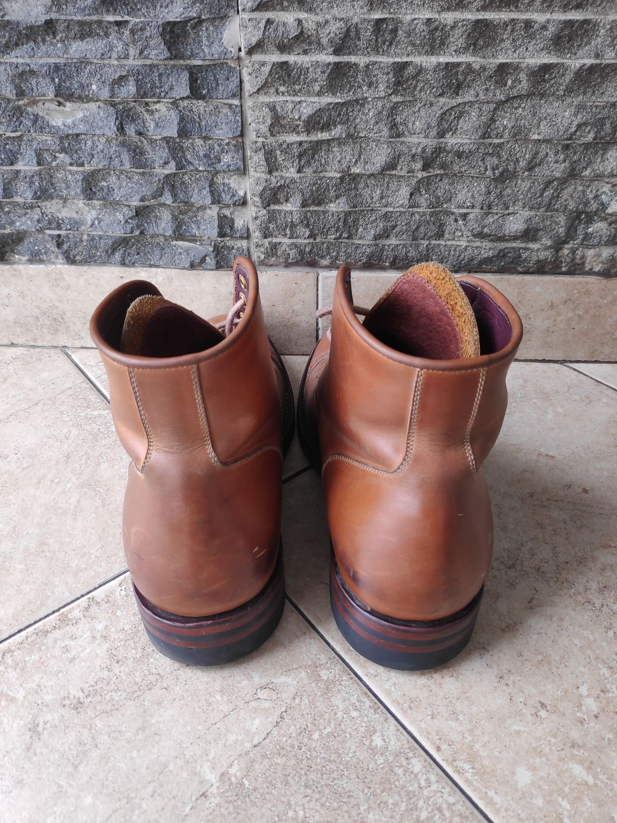 Photo by holandenim on January 3, 2023 of the Sagara Legant in Indonesian Java Brown Pull Up.