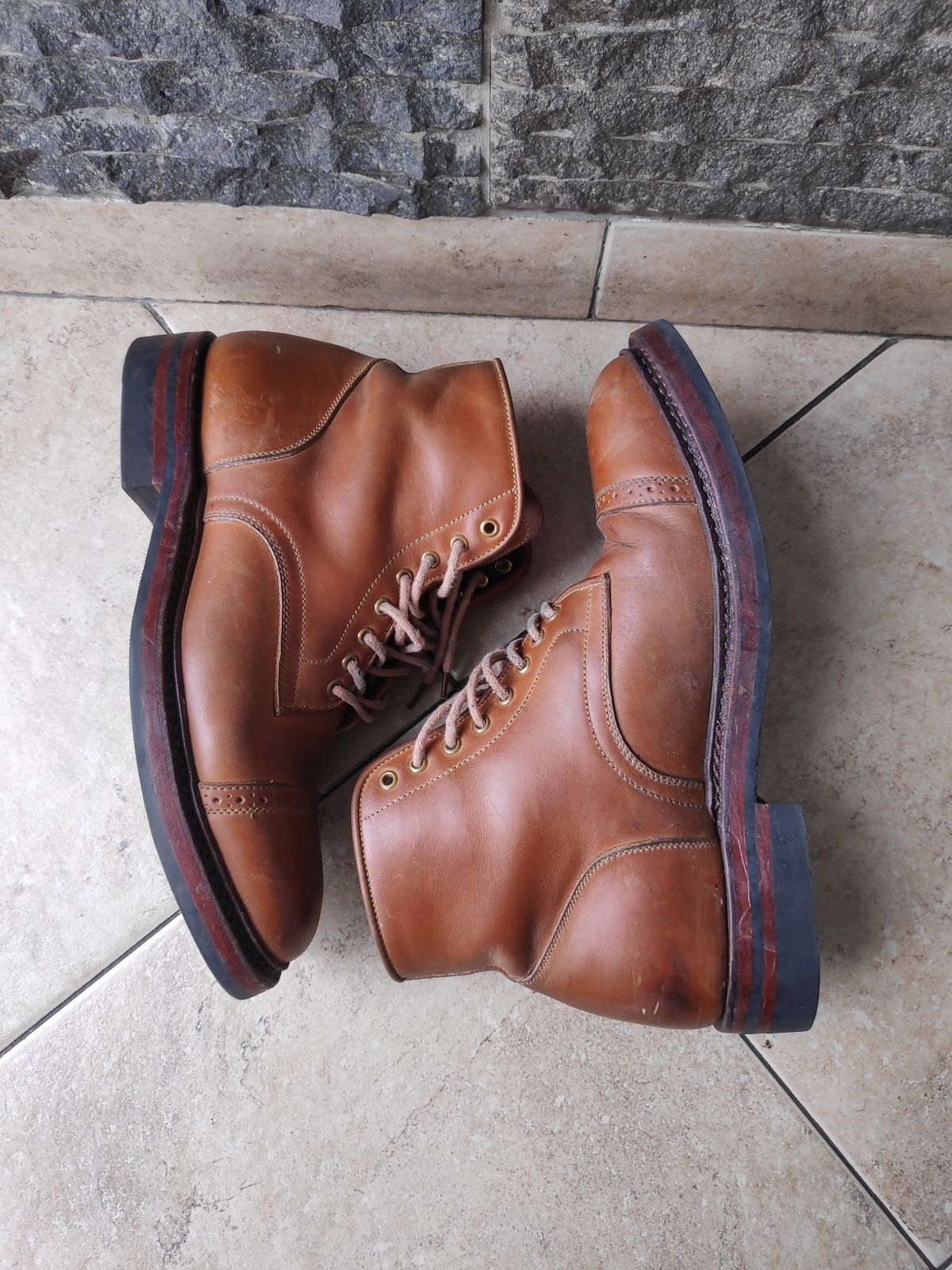 Photo by holandenim on January 3, 2023 of the Sagara Legant in Indonesian Java Brown Pull Up.