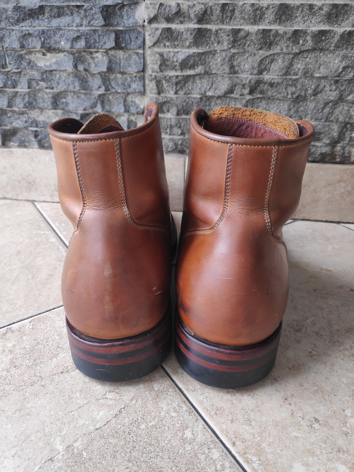 Photo by holandenim on February 4, 2023 of the Sagara Legant in Indonesian Java Brown Pull Up.