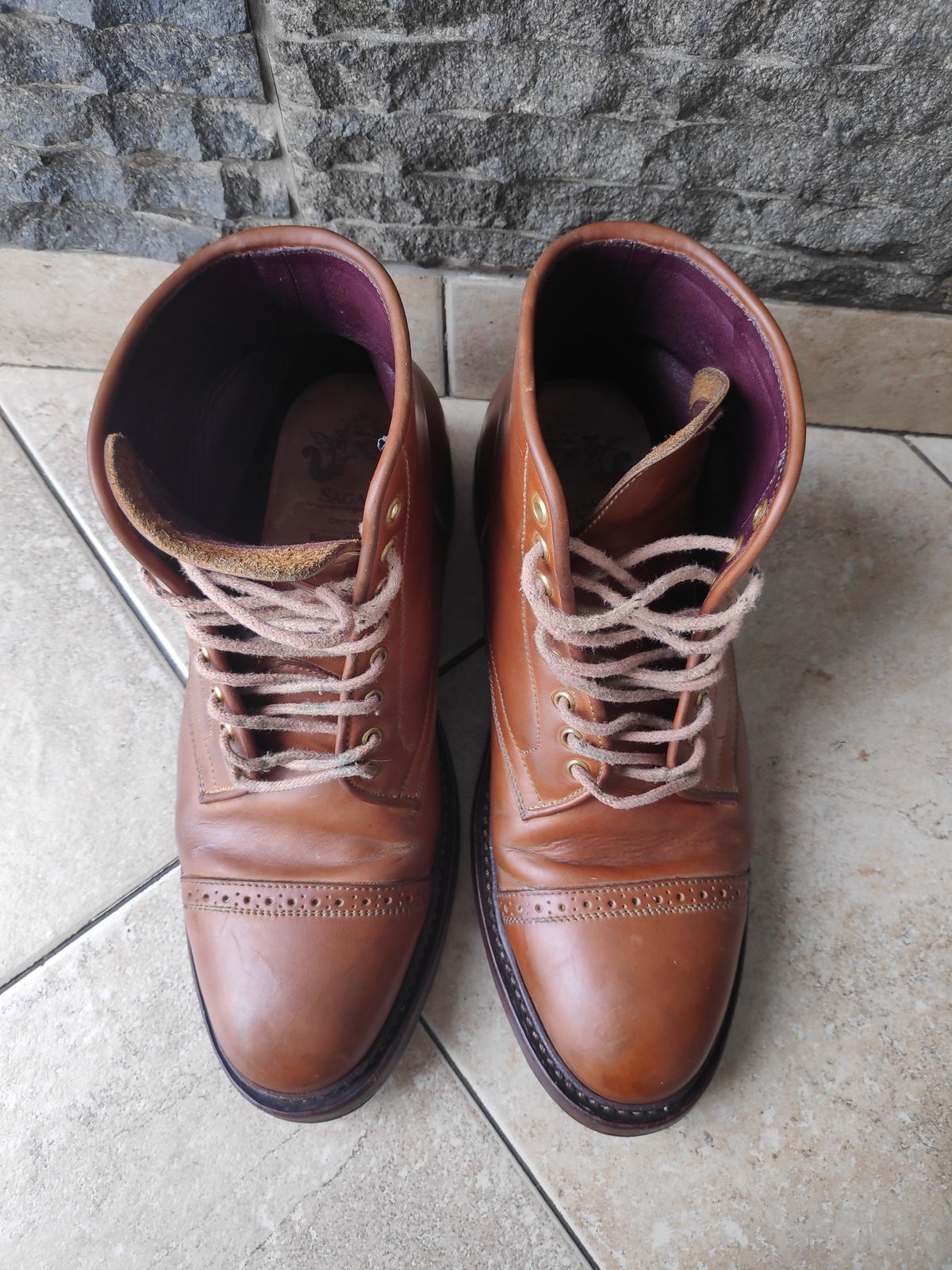 Photo by holandenim on February 4, 2023 of the Sagara Legant in Indonesian Java Brown Pull Up.