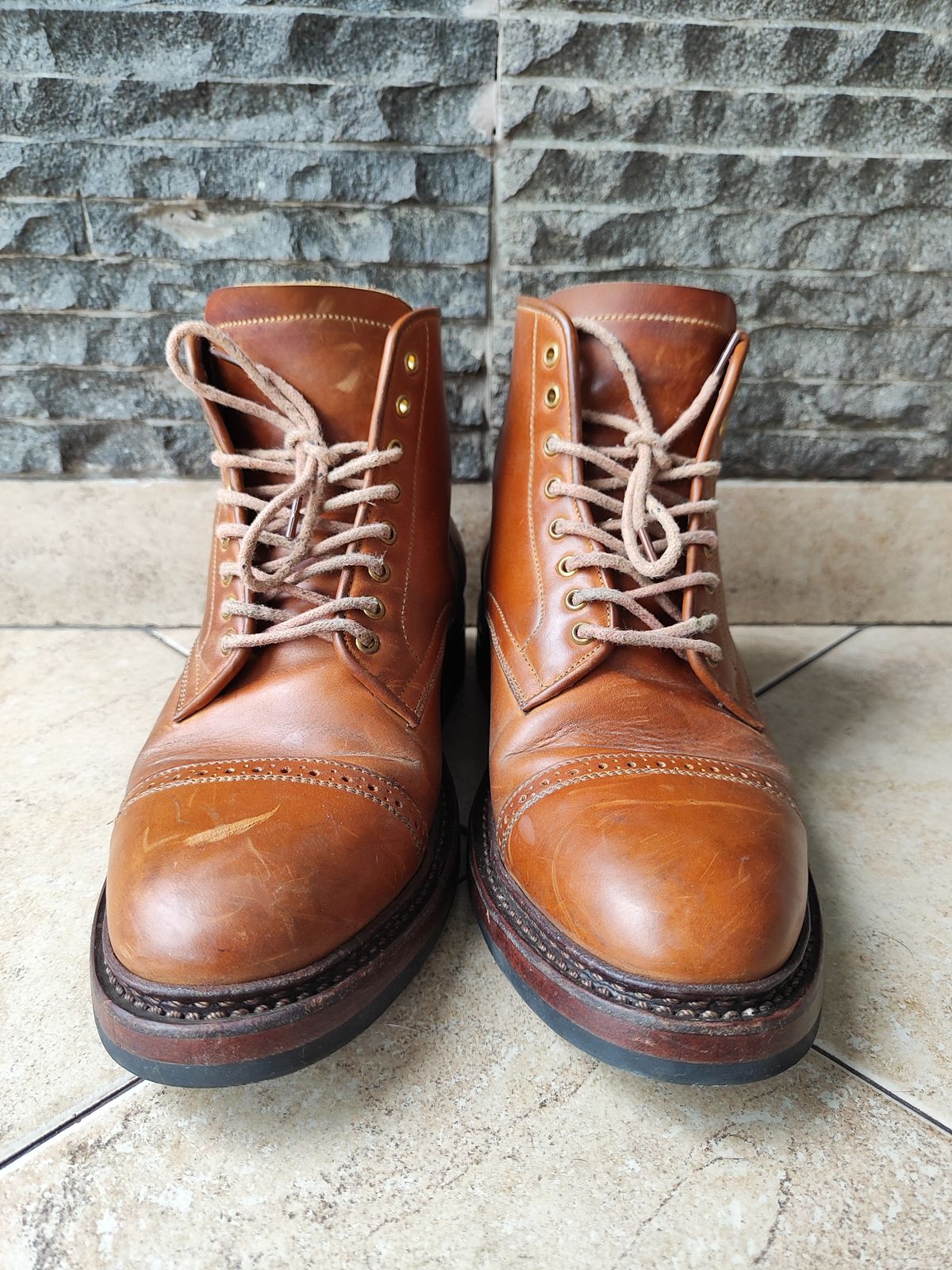 Photo by holandenim on March 4, 2023 of the Sagara Legant in Indonesian Java Brown Pull Up.