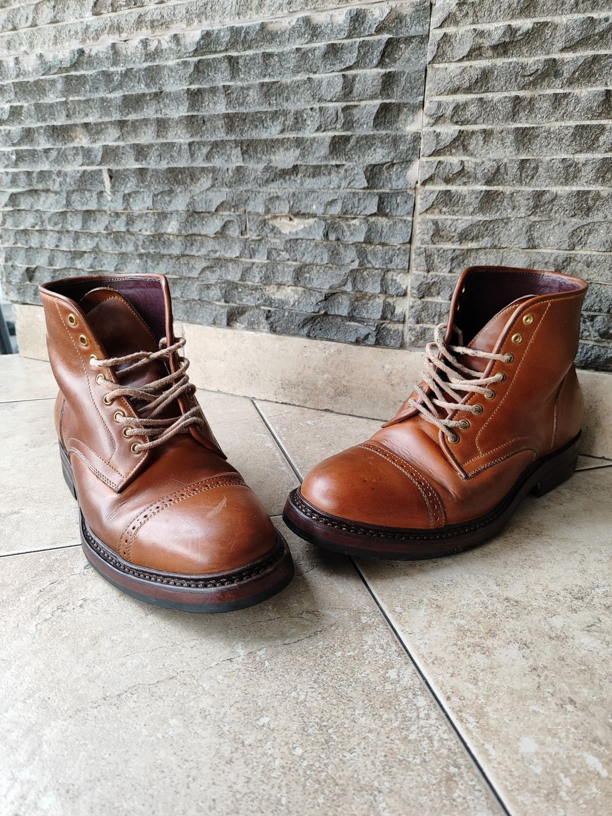 Photo by holandenim on April 2, 2023 of the Sagara Legant in Indonesian Java Brown Pull Up.