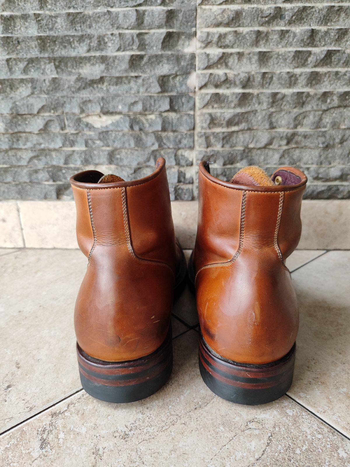 Photo by holandenim on April 2, 2023 of the Sagara Legant in Indonesian Java Brown Pull Up.