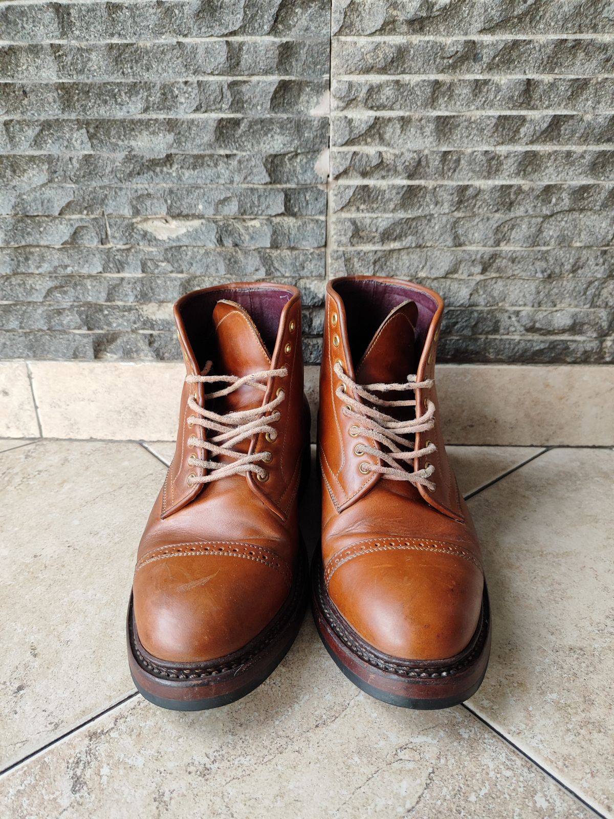 Photo by holandenim on April 2, 2023 of the Sagara Legant in Indonesian Java Brown Pull Up.