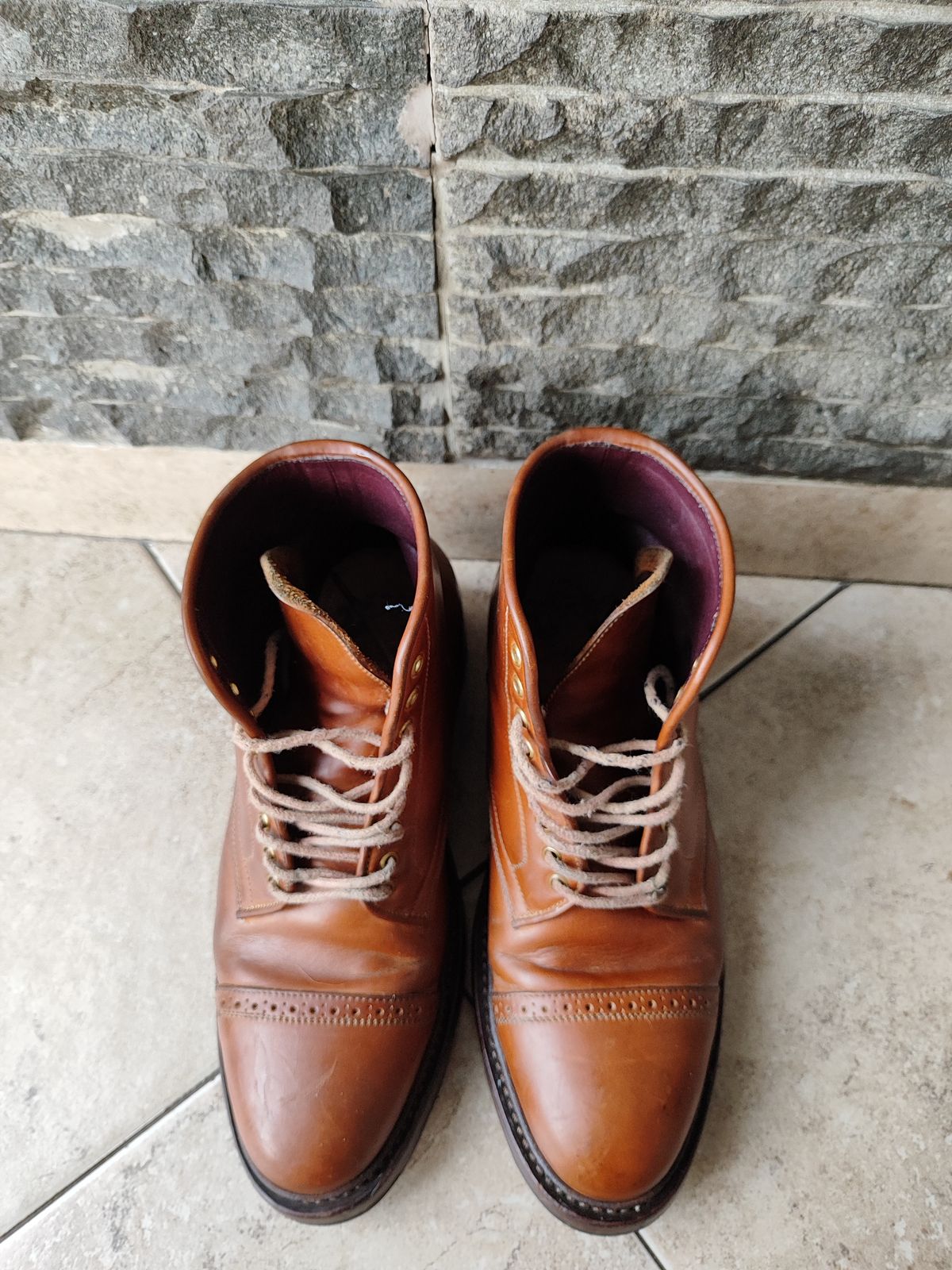 Photo by holandenim on April 2, 2023 of the Sagara Legant in Indonesian Java Brown Pull Up.
