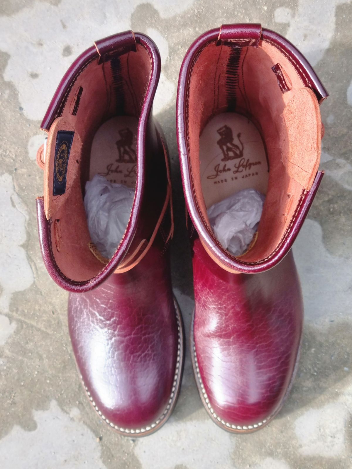 Photo by bootsmaniac on October 1, 2022 of the John Lofgren Wabash Engineer Boots in Shinki Burgundy Oiled Horsebutt.
