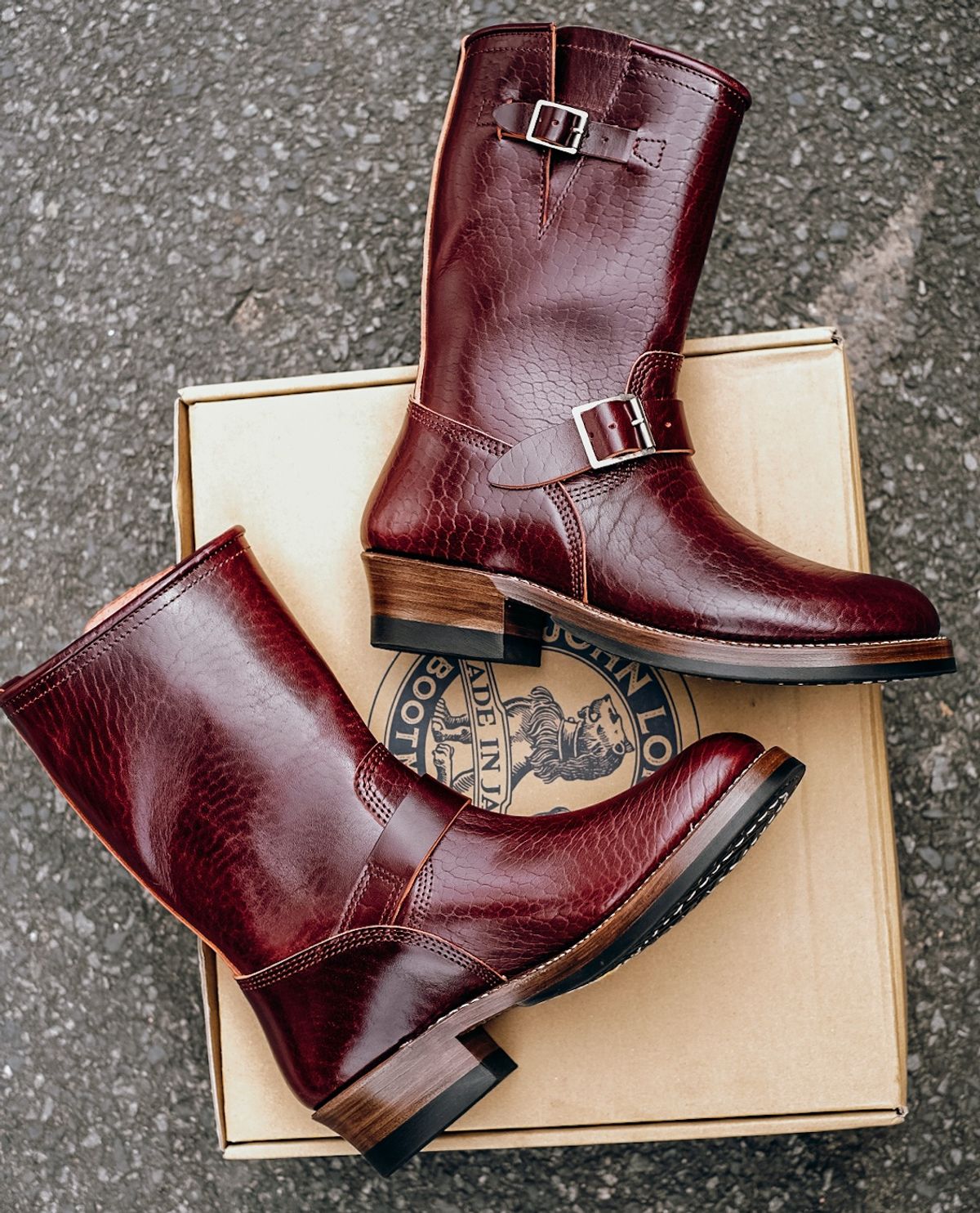 Photo by bootsmaniac on October 3, 2022 of the John Lofgren Wabash Engineer Boots in Shinki Burgundy Oiled Horsebutt.
