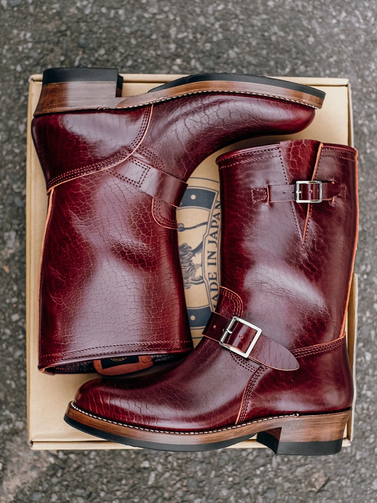 Photo by bootsmaniac on October 3, 2022 of the John Lofgren Wabash Engineer Boots in Shinki Burgundy Oiled Horsebutt.