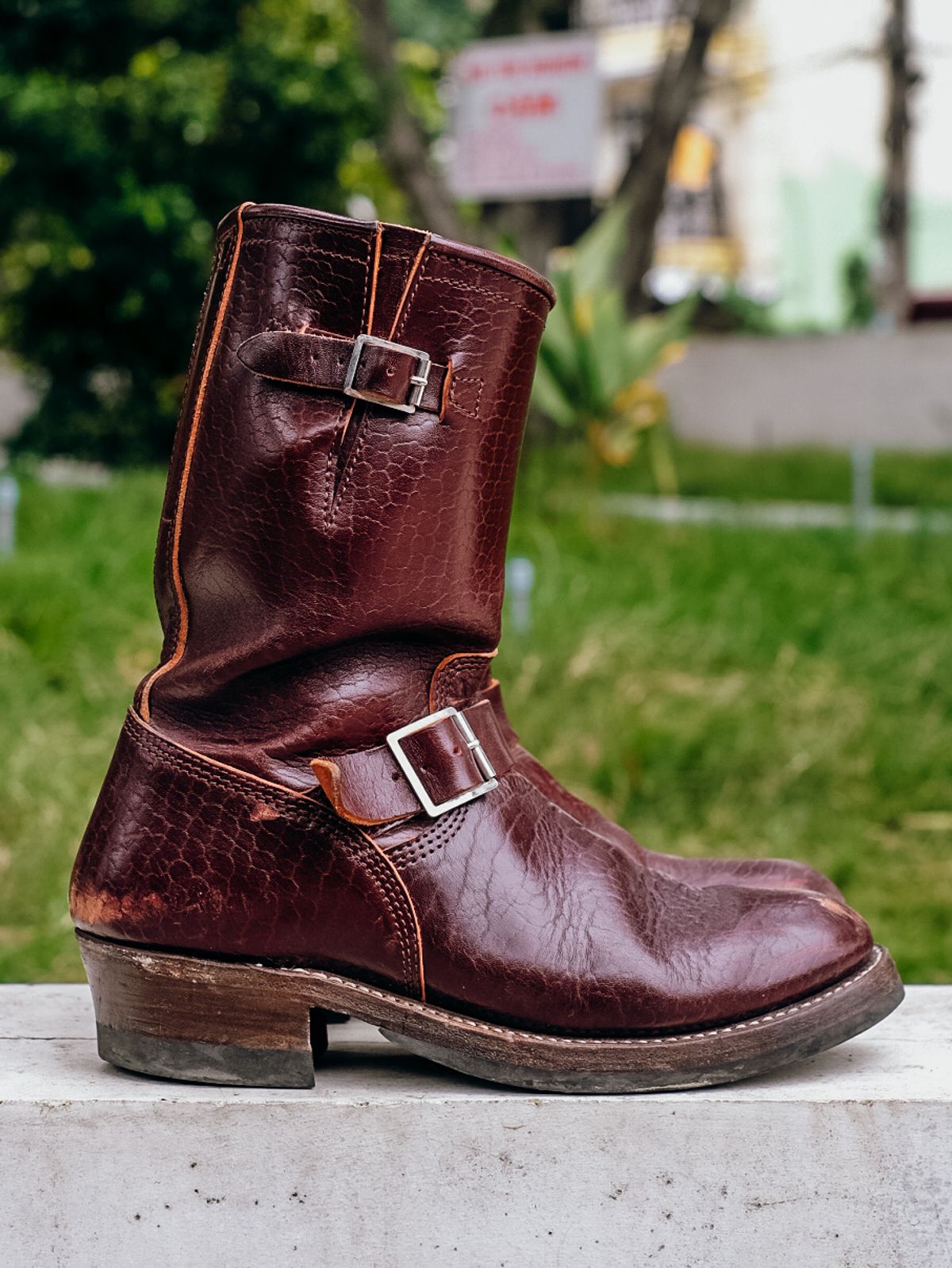 Photo by bootsmaniac on November 3, 2022 of the John Lofgren Wabash Engineer Boots in Shinki Burgundy Oiled Horsebutt.