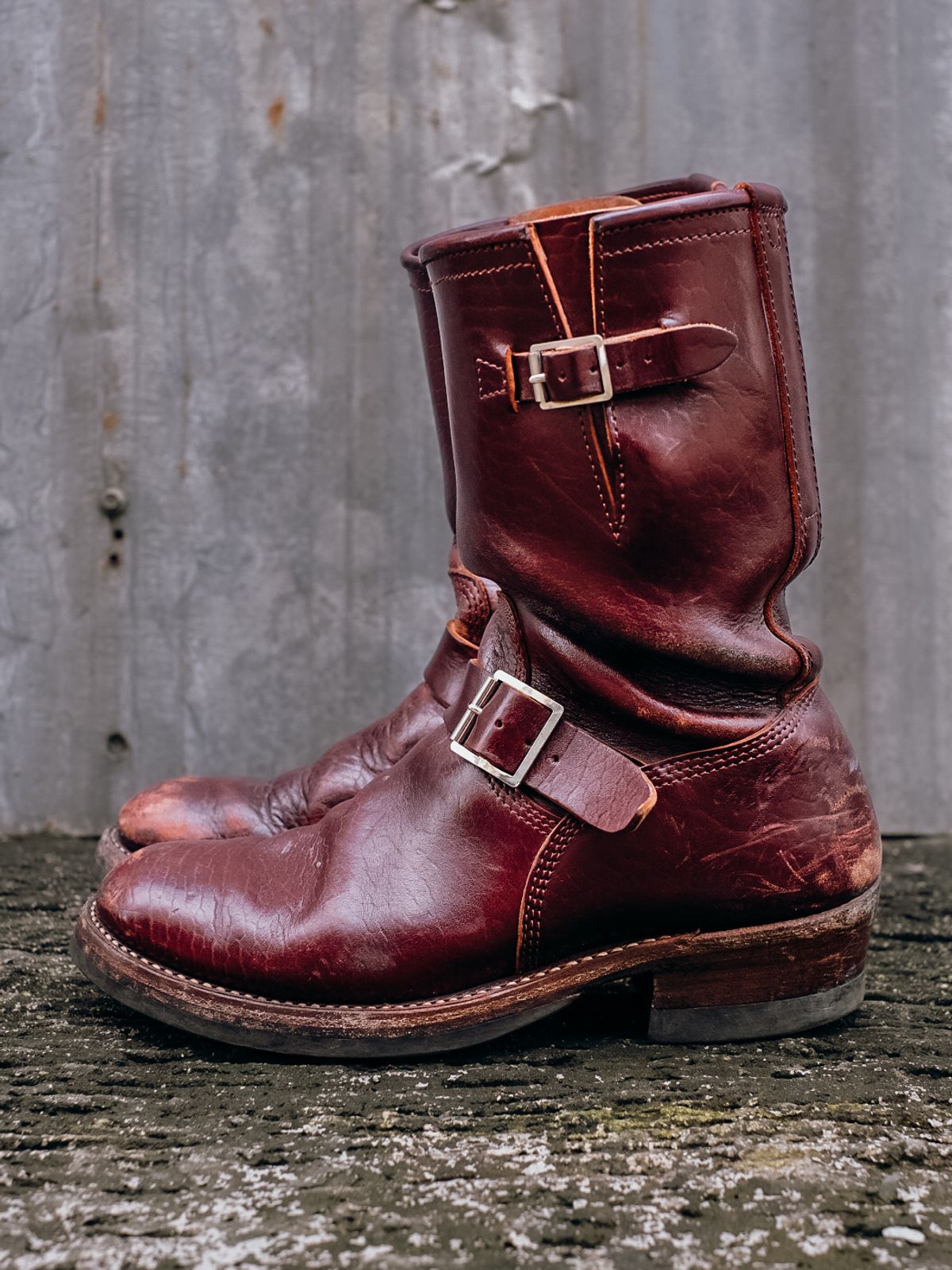 Photo by bootsmaniac on December 5, 2022 of the John Lofgren Wabash Engineer Boots in Shinki Burgundy Oiled Horsebutt.