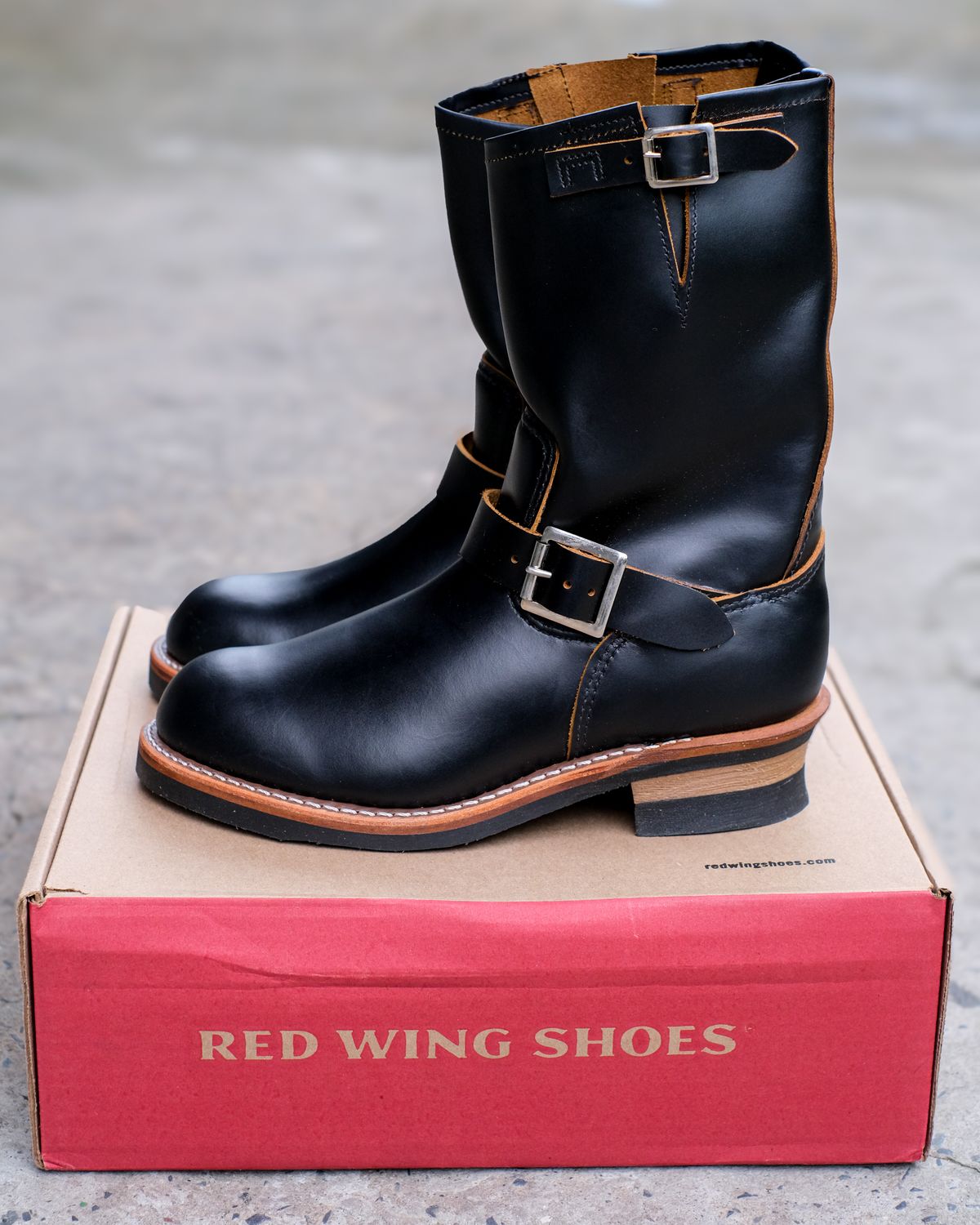 Photo by bootsmaniac on November 1, 2025 of the Red Wing Engineer in S.B. Foot Black Klondike.