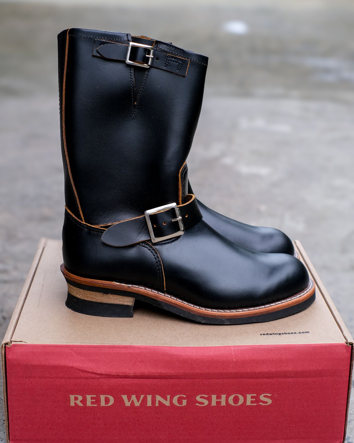 Photo by bootsmaniac on November 1, 2025 of the Red Wing Engineer in S.B. Foot Black Klondike.