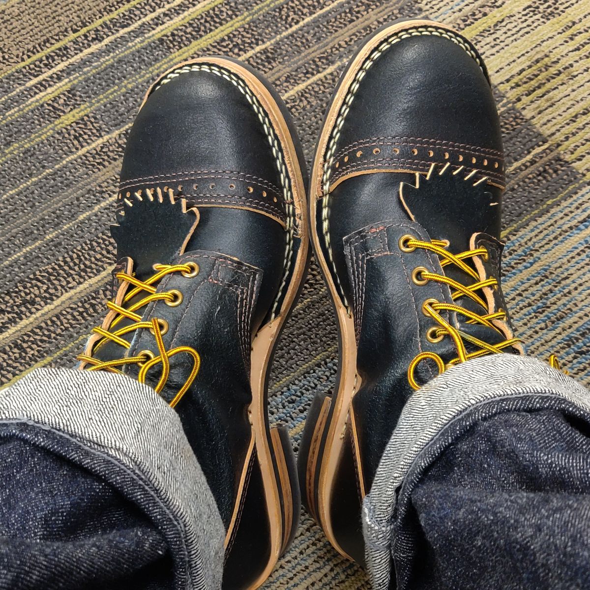 Photo by flypaper89 on September 13, 2021 of the Wesco Warren Boot in Horween Navy Waxed Flesh.