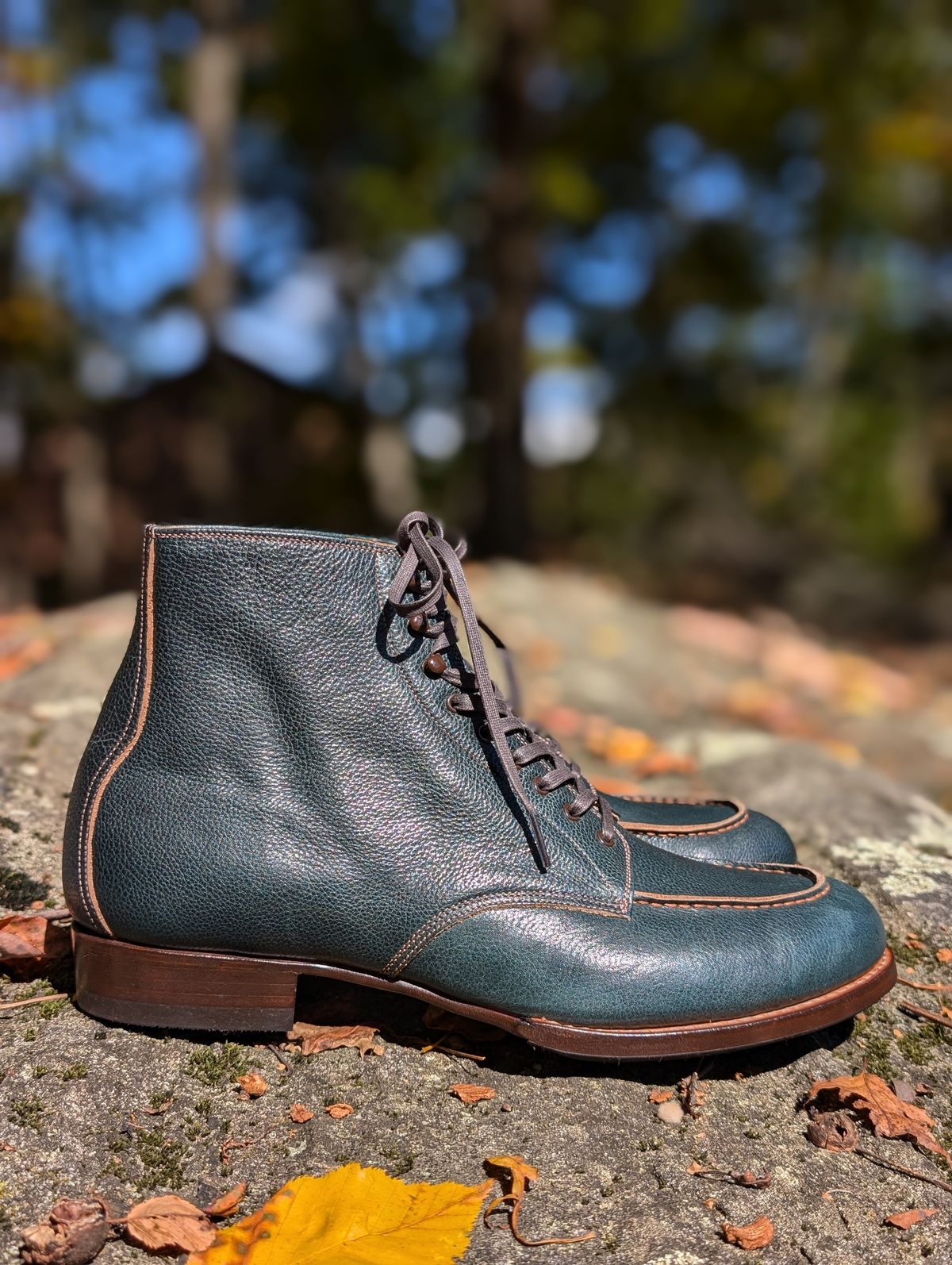 Photo by flypaper89 on October 14, 2024 of the The 2 Monkeys Sportif Boots in Sapphire Kip.