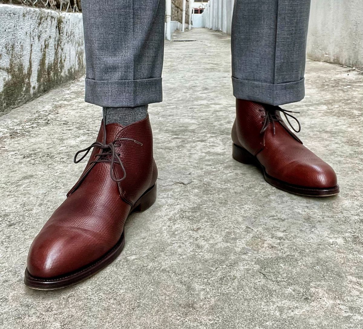 Photo by coolhand0302 on April 25, 2024 of the Carmina Chukka Boots 708 in J&FJ Baker Brown Russian Calf.