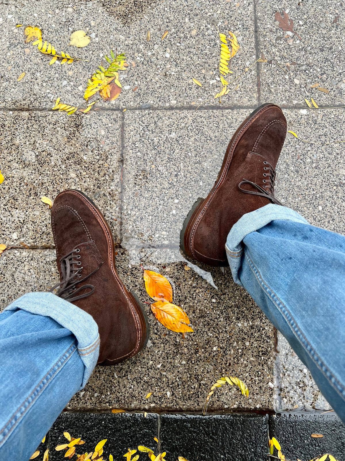 Photo by coolhand0302 on November 12, 2021 of the Alden Indy Boot in Horween Tobacco Chamois Roughout.