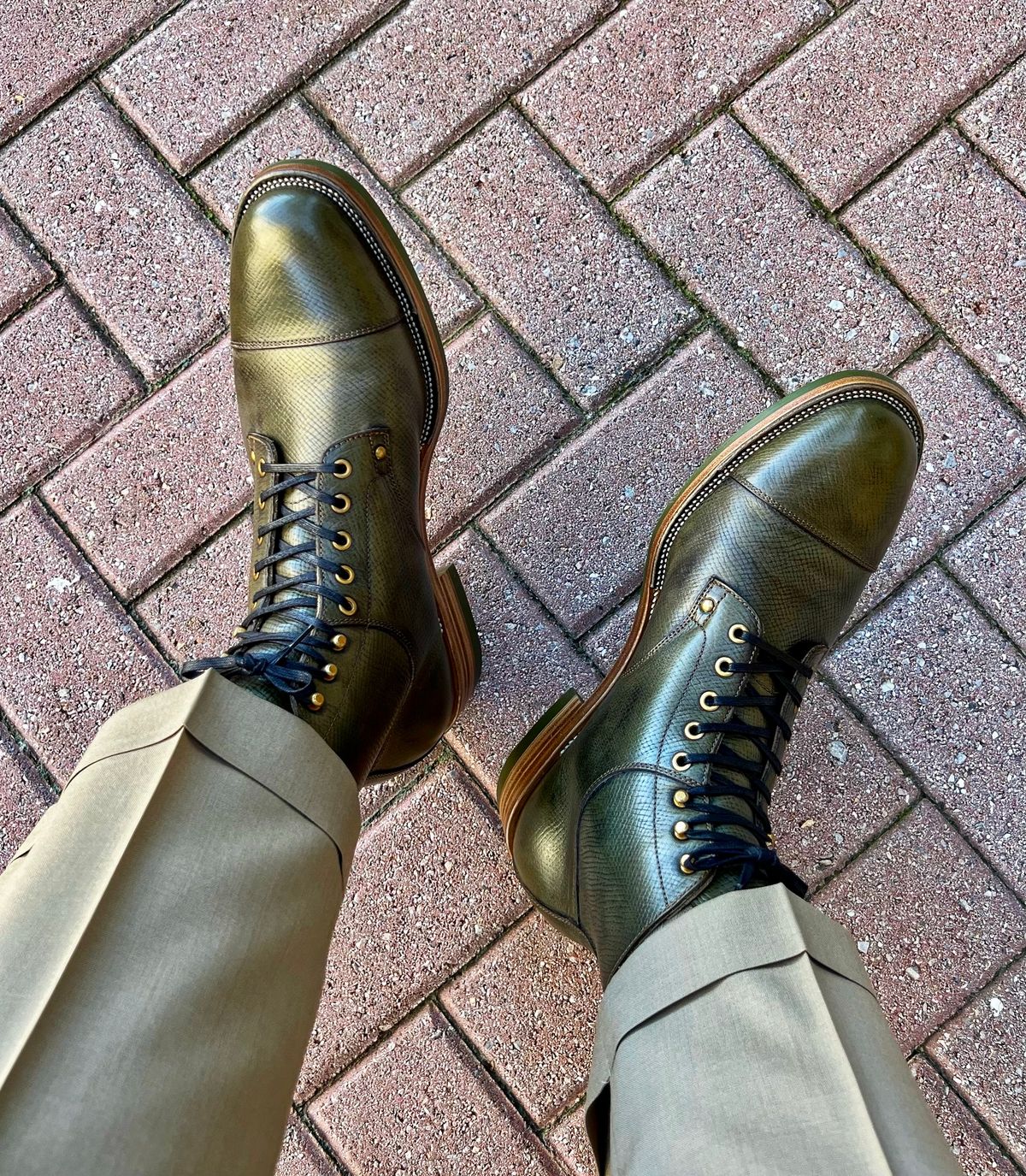 Photo by coolhand0302 on October 10, 2024 of the Iron Boots x Østmo Type 1 in Horween Green Patinated Pioneer Raindeer.