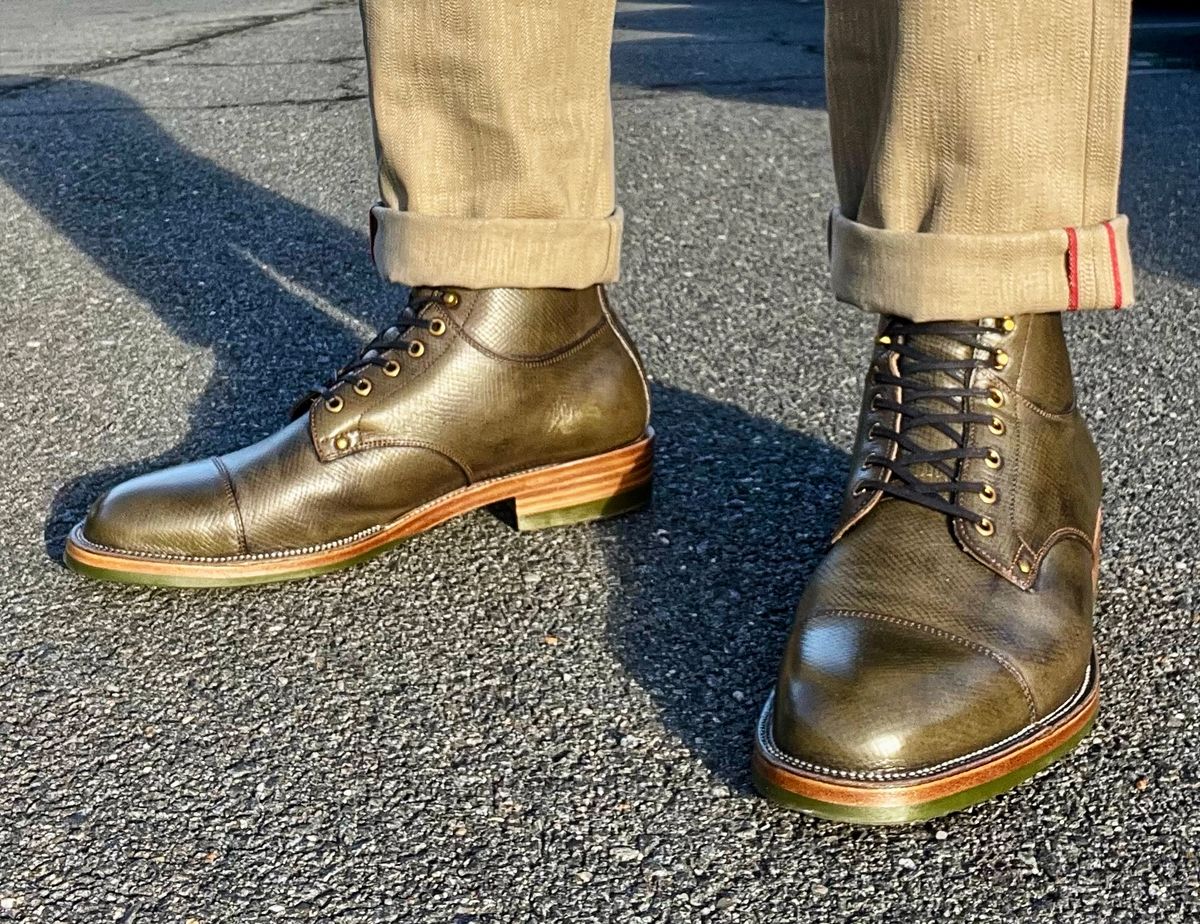Photo by coolhand0302 on November 27, 2024 of the Iron Boots x Østmo Type 1 in Horween Green Patinated Pioneer Raindeer.