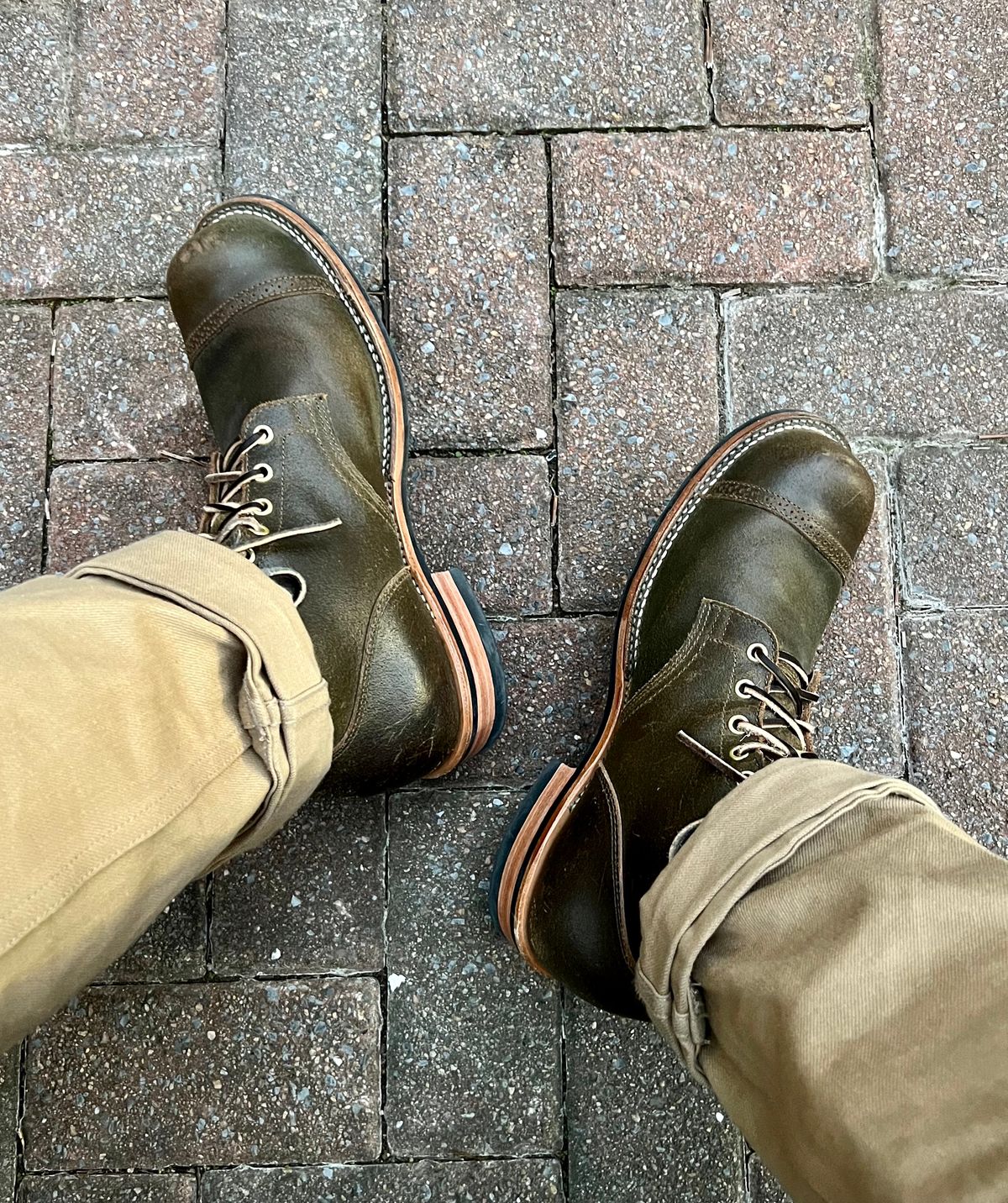 Photo by coolhand0302 on January 26, 2022 of the Viberg Service Boot BCT in Horween Dark Olive Waxed Flesh.