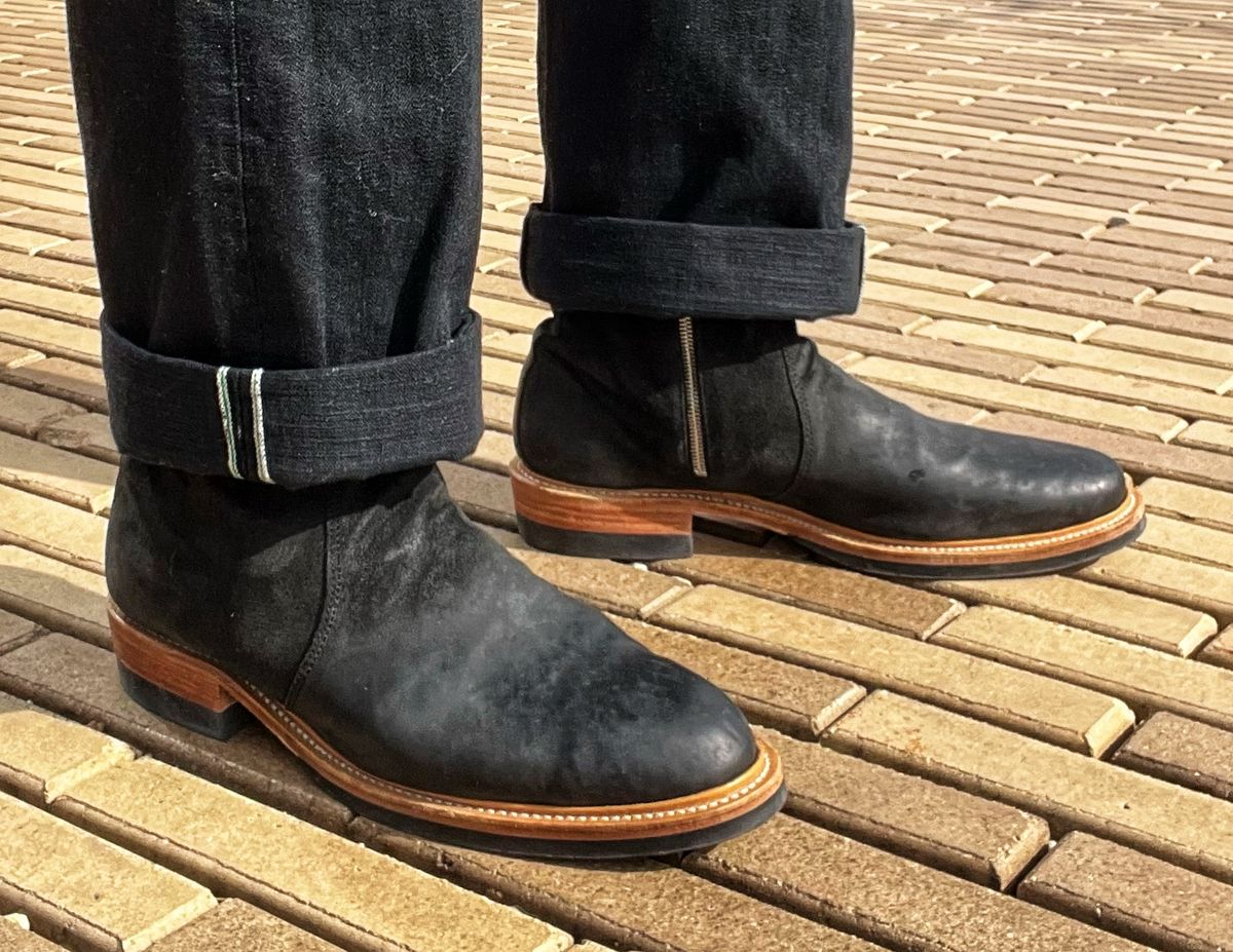 Photo by coolhand0302 on March 16, 2025 of the Viberg Side Zip in Maryam Black Split Horsebutt.