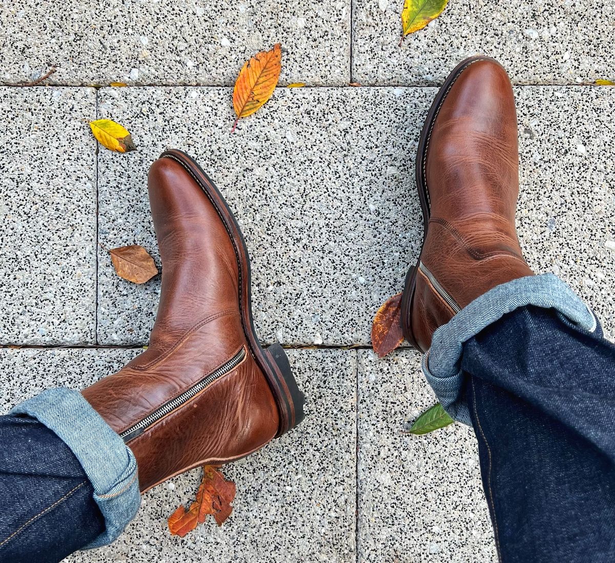 Photo by coolhand0302 on November 16, 2021 of the Viberg Side Zip in Horween Mocha Vintage.