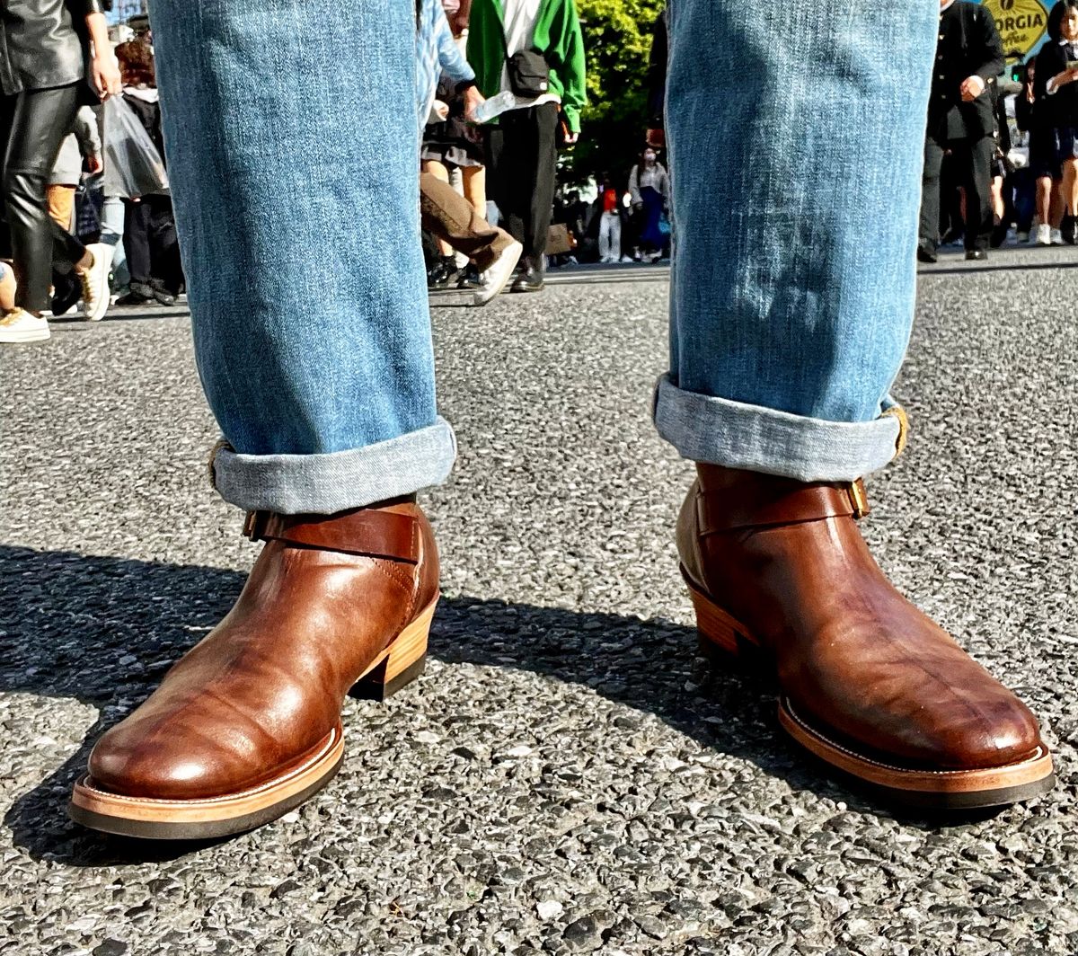 Photo by coolhand0302 on April 10, 2023 of the Clinch Engineer Boots 11-Inch Height in Brown-Overdyed Horsebutt.