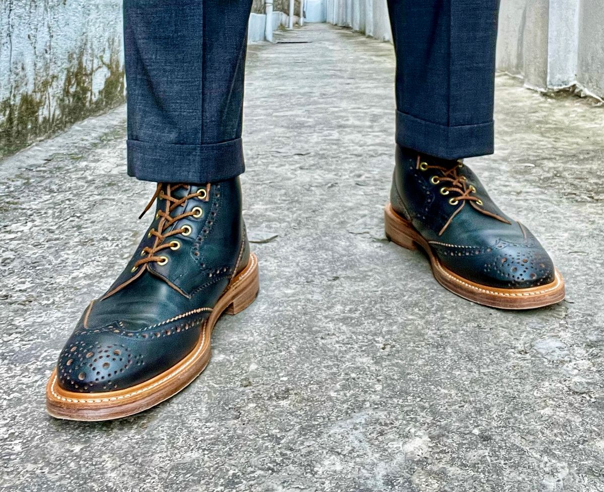 Photo by coolhand0302 on November 29, 2023 of the Tricker's Stow Country Boot in Horween Navy Chromexcel.