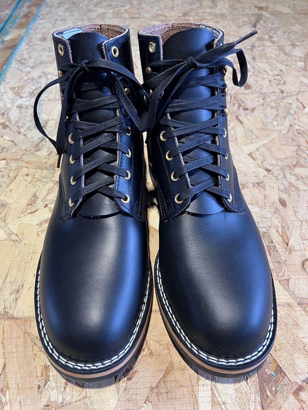 Photo by tlr on January 19, 2024 of the Nicks Free Range in Wickett & Craig Black Oiled Latigo.