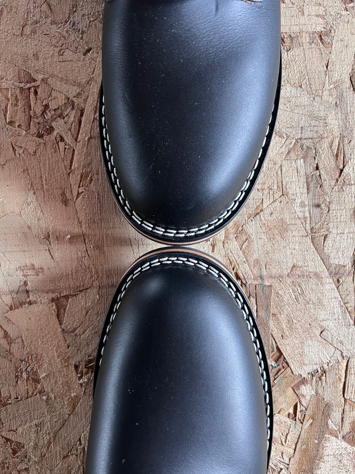 Photo by tlr on January 19, 2024 of the Nicks Free Range in Wickett & Craig Black Oiled Latigo.
