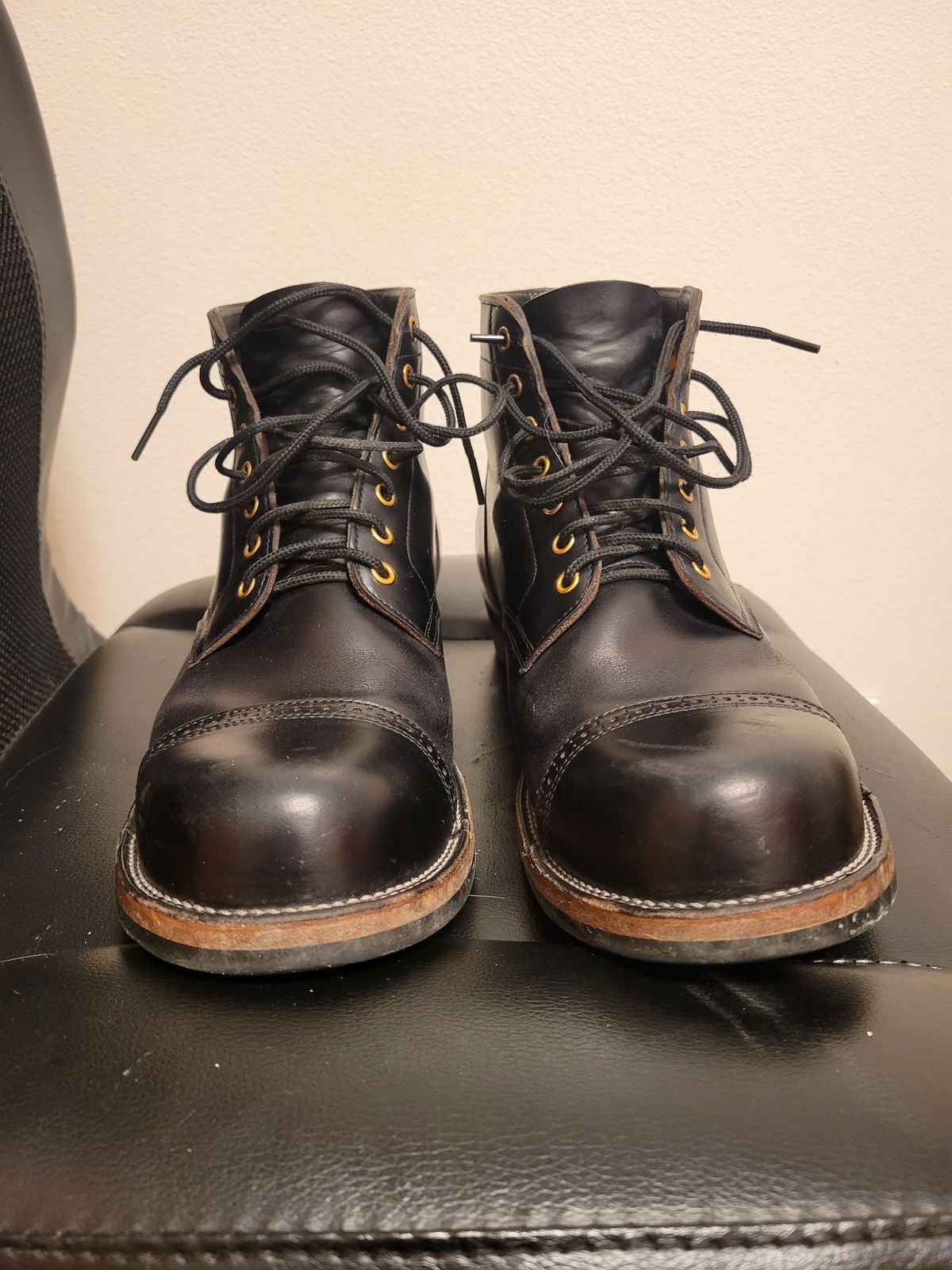 Photo by JoshankRedemption on December 30, 2025 of the Iron Boots Pitman in Seidel Black Double Shot.