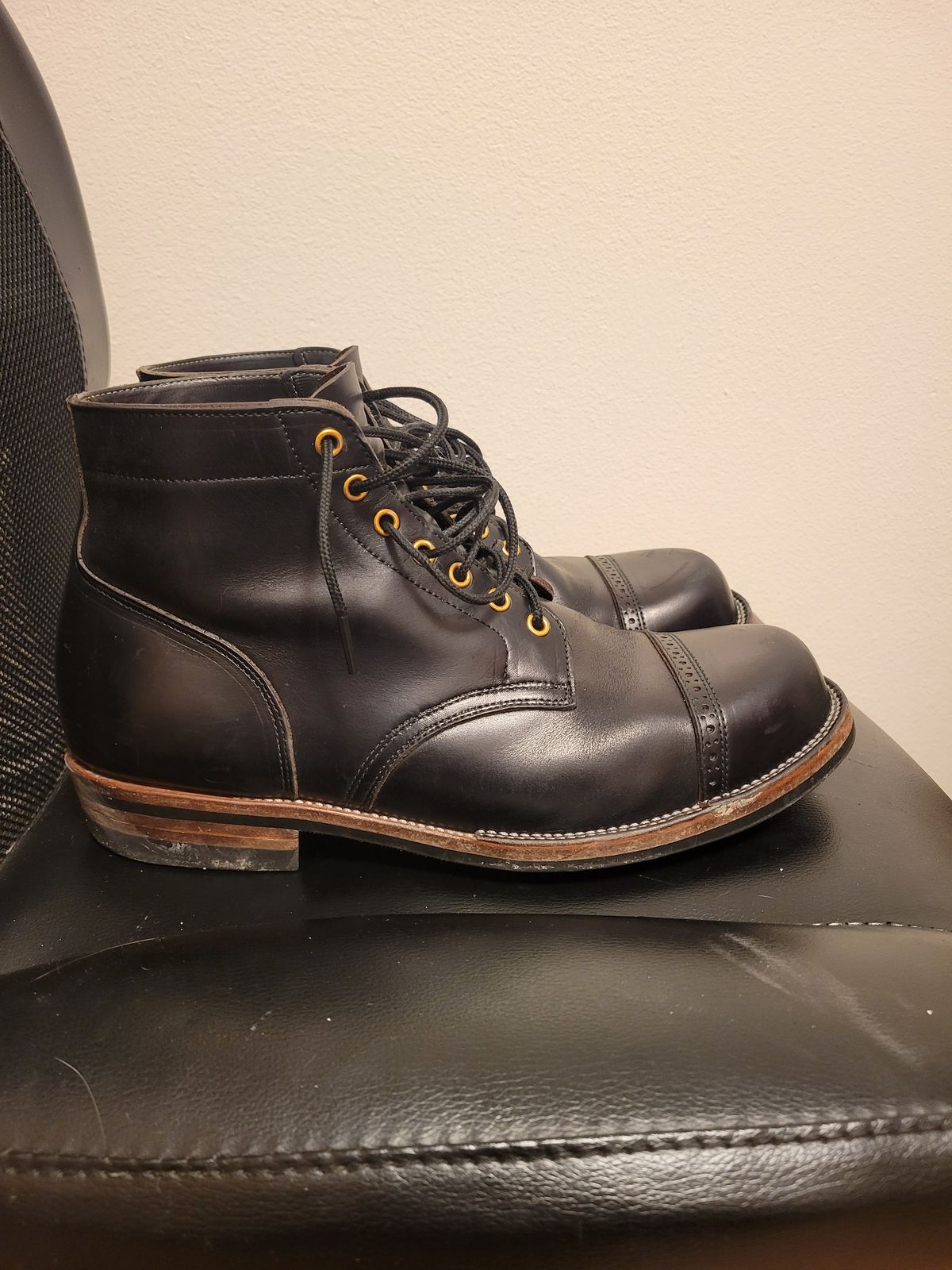 Photo by JoshankRedemption on December 30, 2025 of the Iron Boots Pitman in Seidel Black Double Shot.