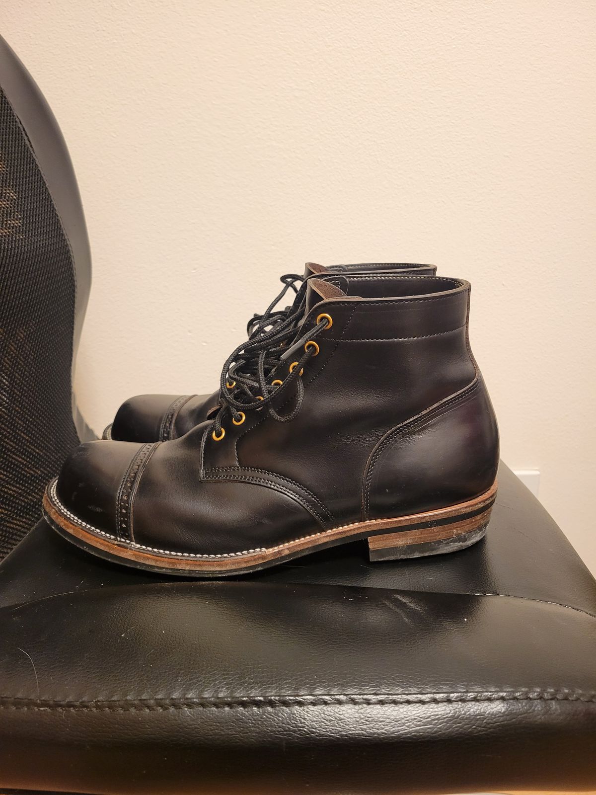 Photo by JoshankRedemption on December 30, 2025 of the Iron Boots Pitman in Seidel Black Double Shot.