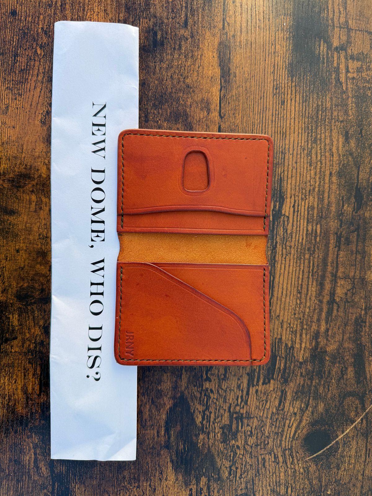 Photo by jeremy.m.boyd on October 1, 2025 of the Jeremy Boyd The JRNY Front Pocket BiFold in Tandy’s Economy Veg-Tan Hand Died English Bridle.