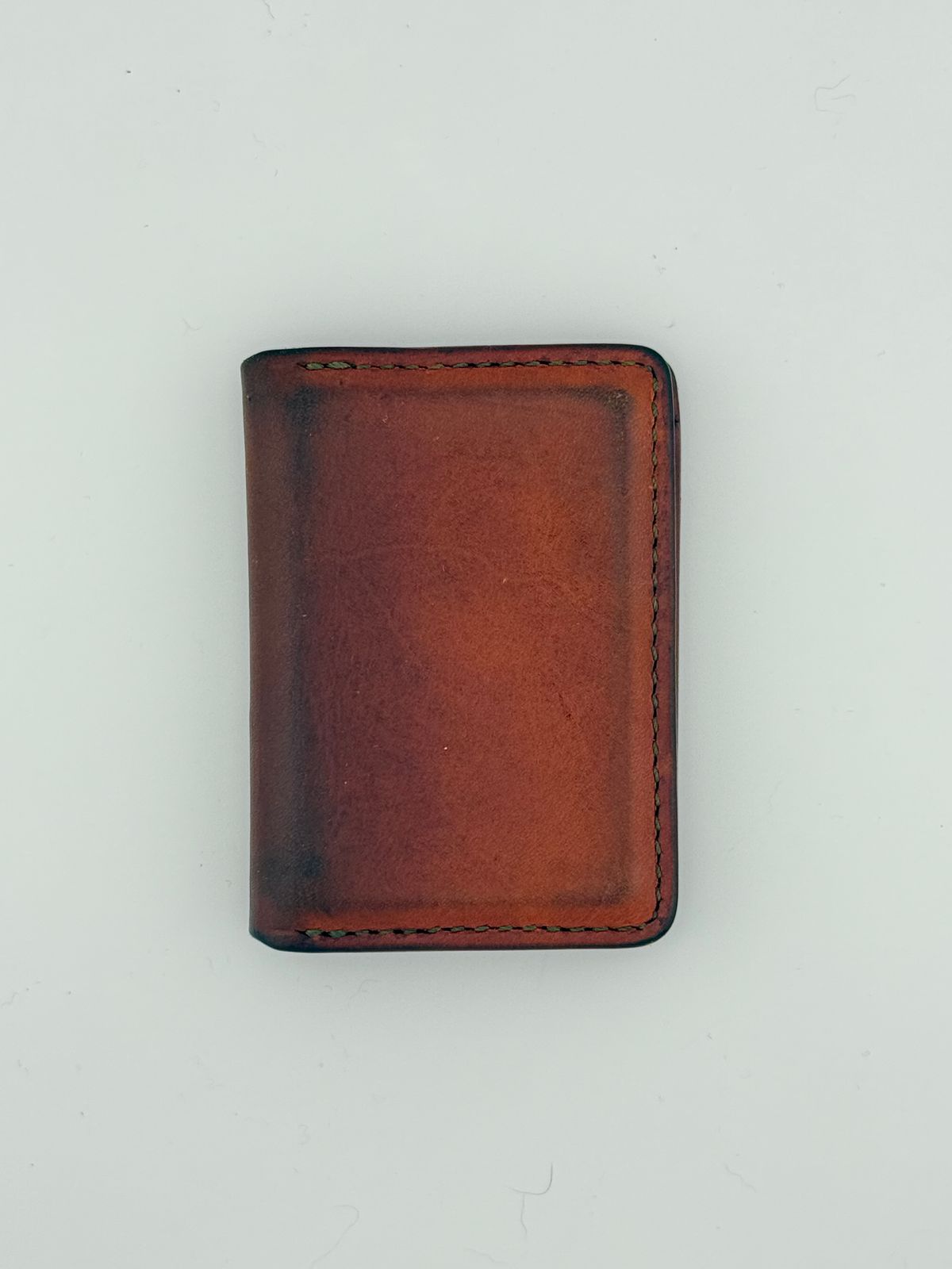 Photo by jeremy.m.boyd on November 5, 2025 of the Jeremy Boyd The JRNY Front Pocket BiFold in Tandy’s Economy Veg-Tan Hand Died English Bridle.