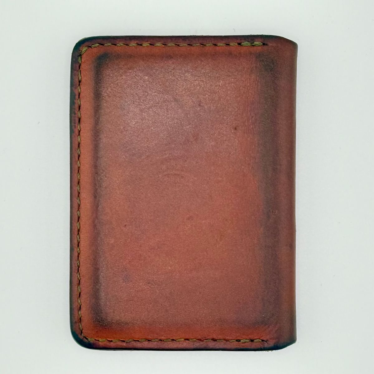 Photo by jeremy.m.boyd on December 2, 2025 of the Jeremy Boyd The JRNY Front Pocket BiFold in Tandy’s Economy Veg-Tan Hand Died English Bridle.