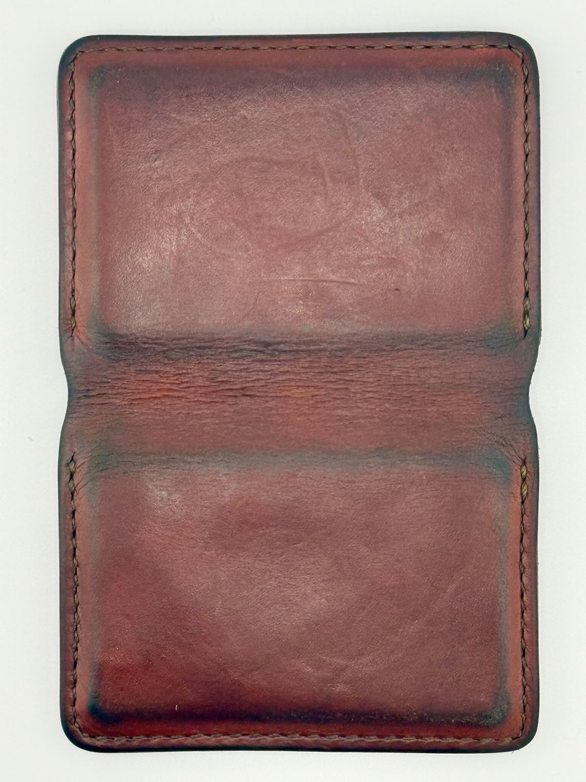 Photo by jeremy.m.boyd on April 3, 2026 of the Jeremy Boyd The JRNY Front Pocket BiFold in Tandy’s Economy Veg-Tan Hand Died English Bridle.