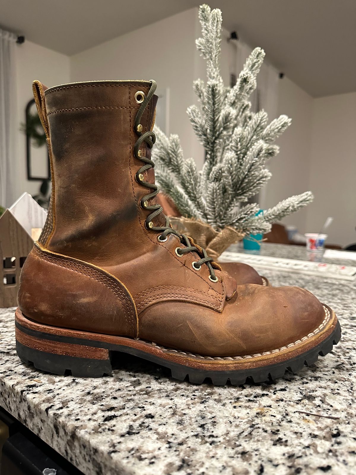 Photo by jeremy.m.boyd on January 2, 2023 of the Nicks Overlander in Horween Orange Predator.