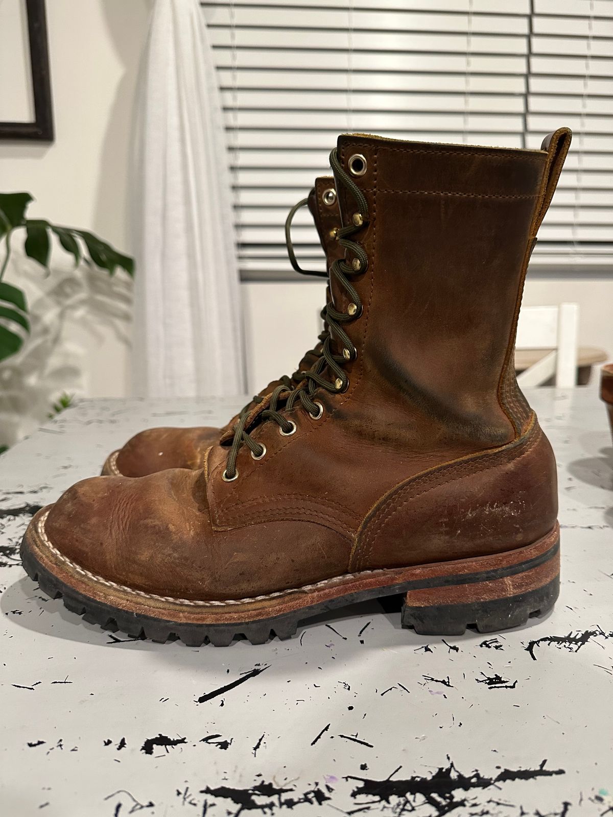 Photo by jeremy.m.boyd on February 6, 2023 of the Nicks Overlander in Horween Orange Predator.