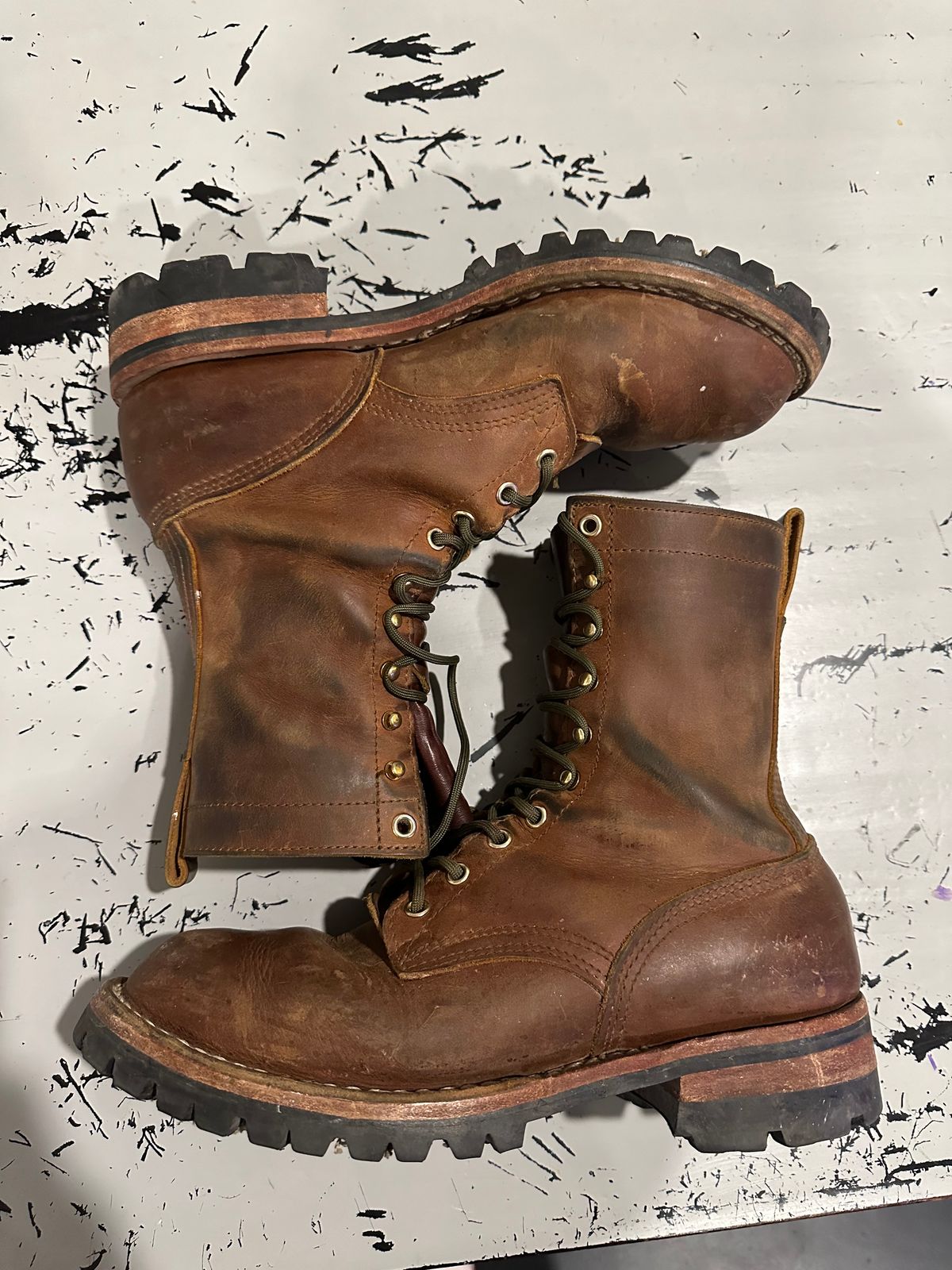 Photo by jeremy.m.boyd on February 6, 2023 of the Nicks Overlander in Horween Orange Predator.